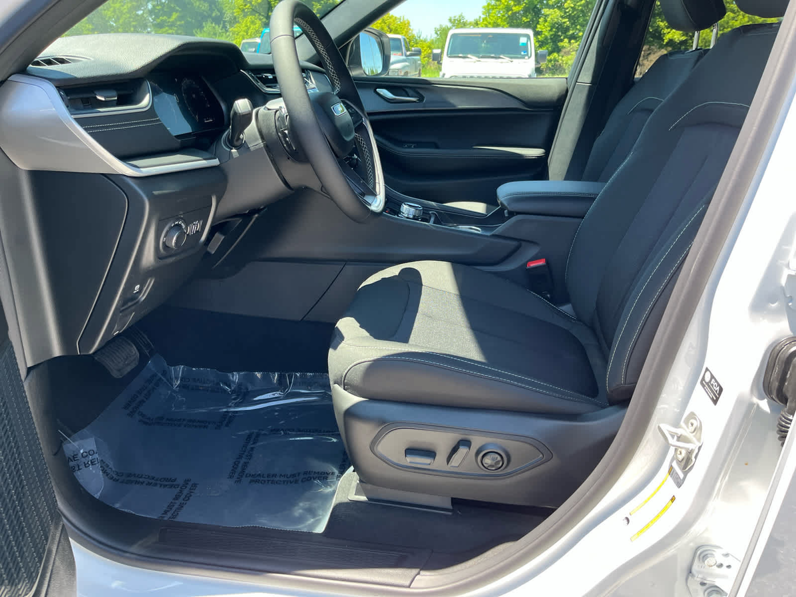 New 2026 Jeep Grand Cherokee Laredo AWD/4WD image 10