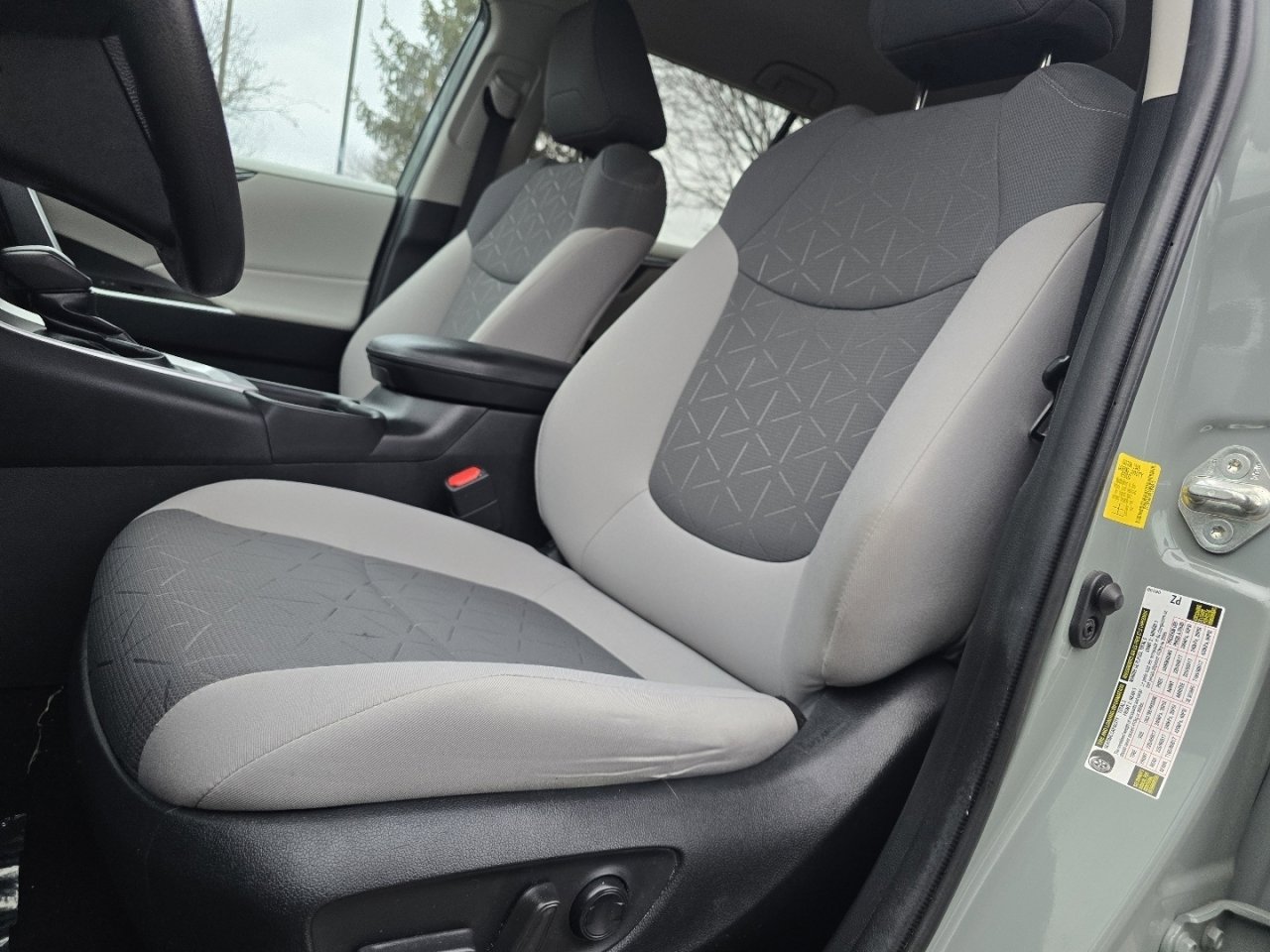 Used 2020 Toyota RAV4 XLE image 22