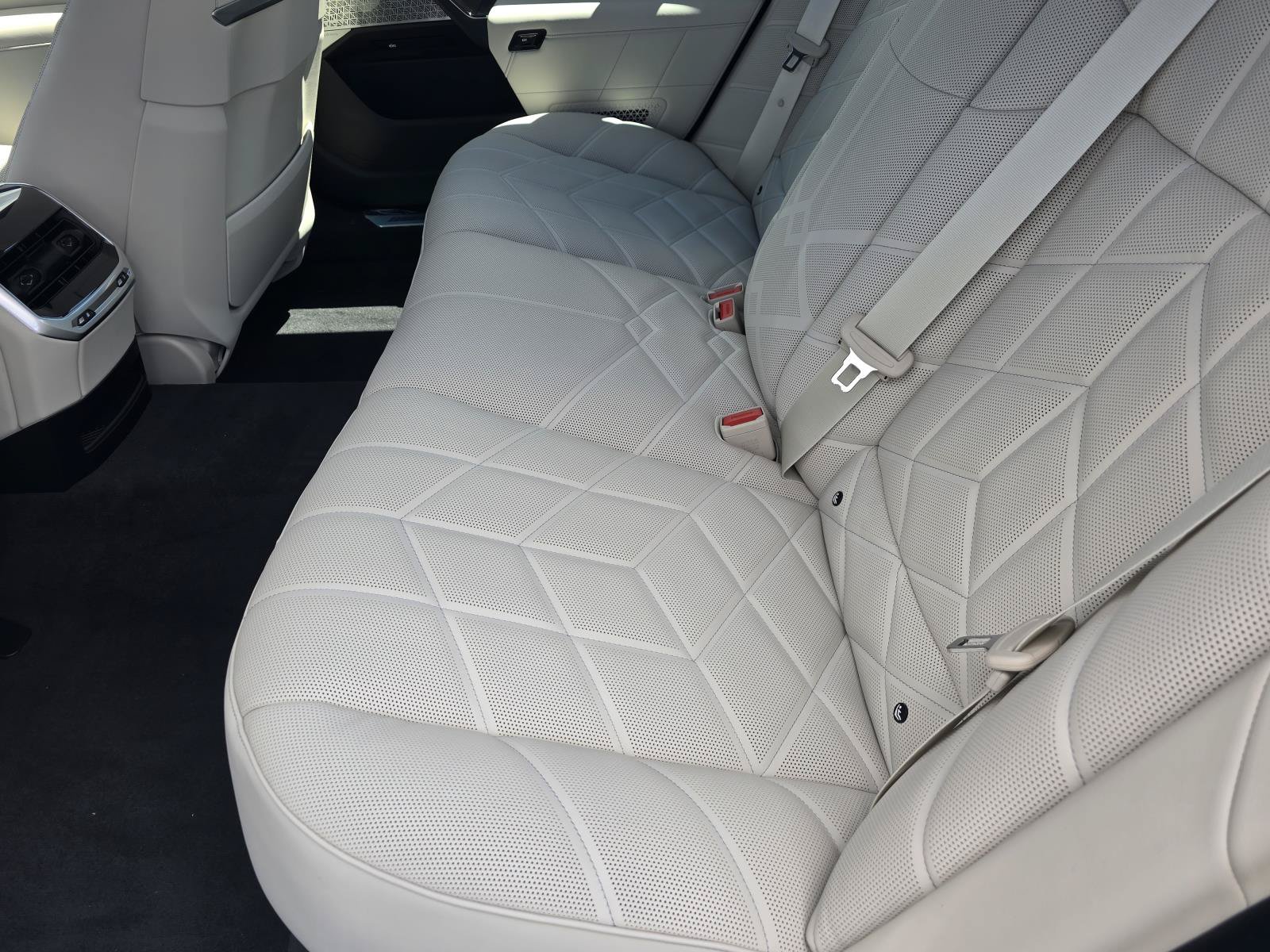 New 2026 BMW 750e xDrive w/ Executive Package AWD/4WD image 16