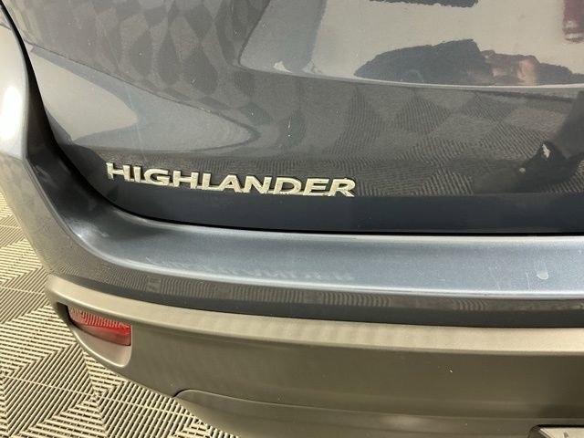 Used 2016 Toyota Highlander LE AWD/4WD image 19