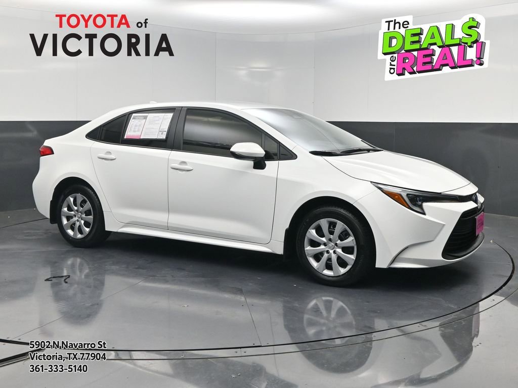 Used 2025 Toyota Corolla LE image 1