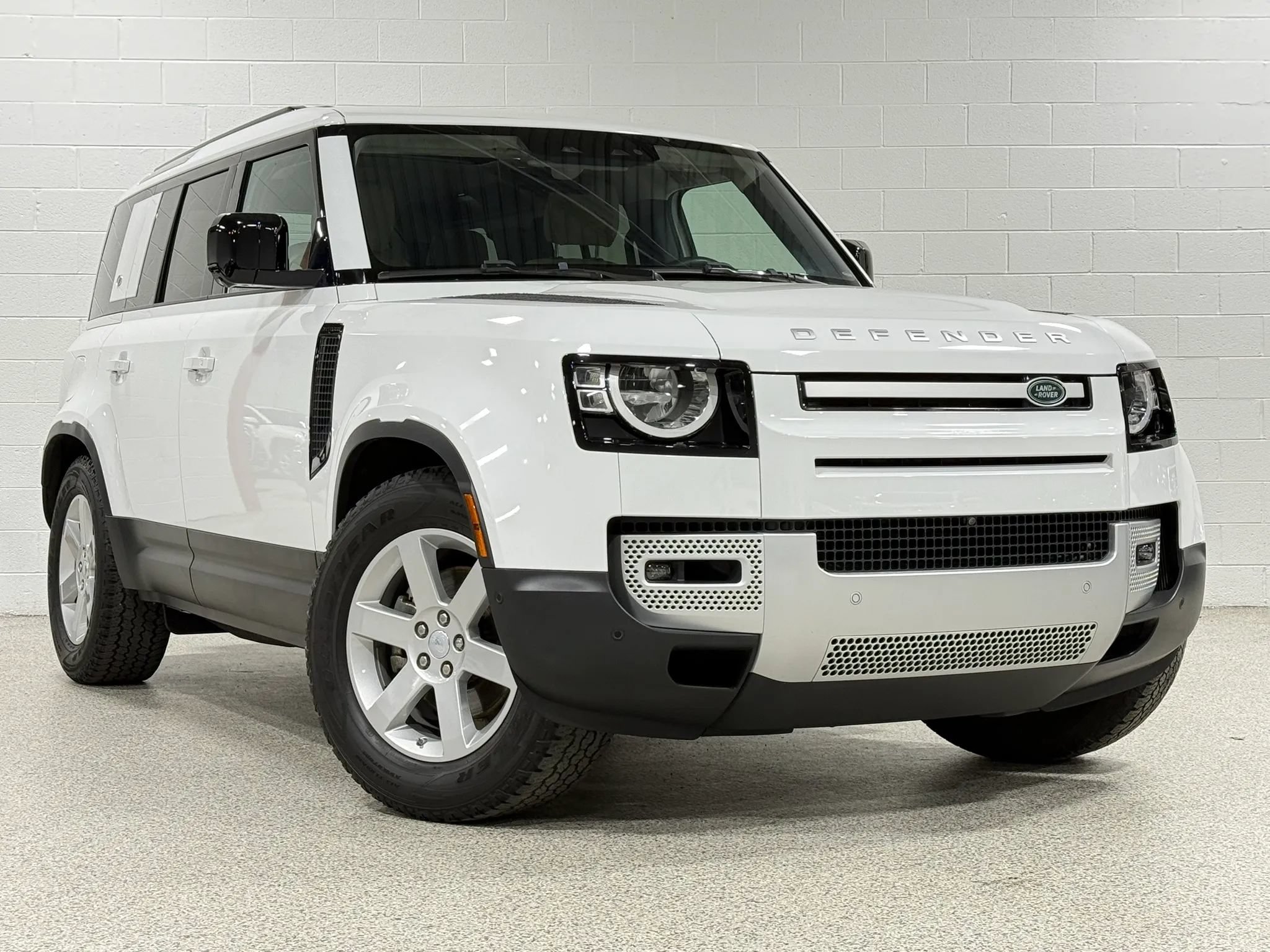 Used 2020 Land Rover Defender 110 S AWD/4WD image 4