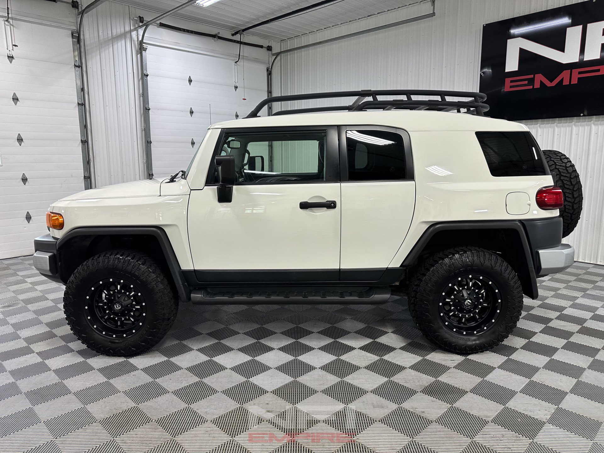 Used 2013 Toyota FJ Cruiser 4WD w/ Upgrade Pkg image 2