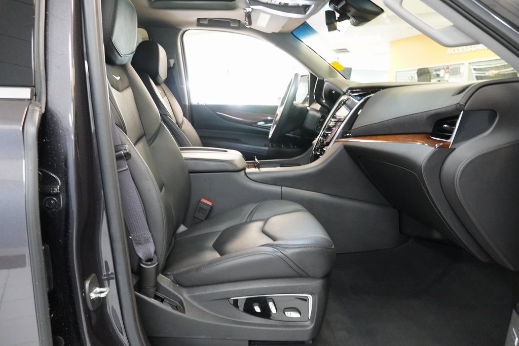 Used 2017 Cadillac Escalade ESV Premium Luxury image 25
