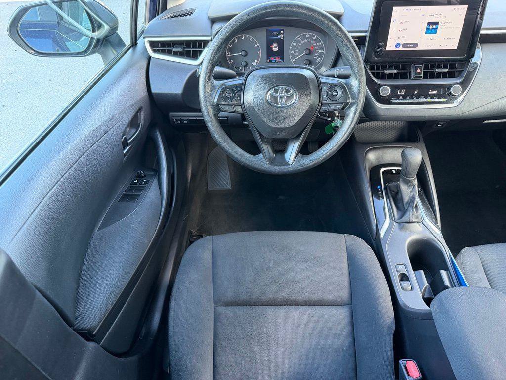 Used 2025 Toyota Corolla LE FWD image 9