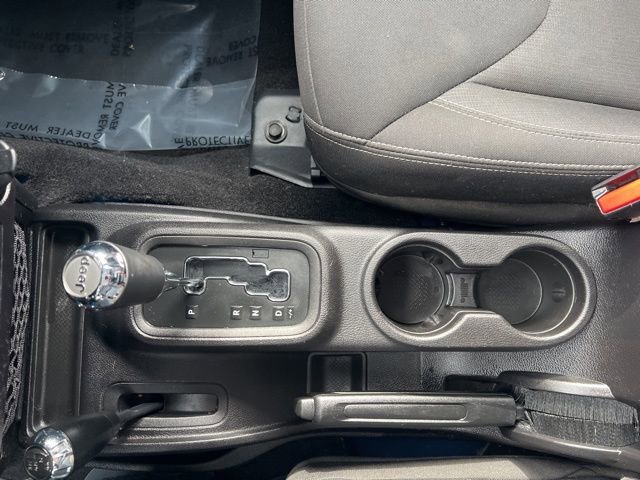 Used 2016 Jeep Wrangler Unlimited Rubicon w/ Connectivity Group image 10