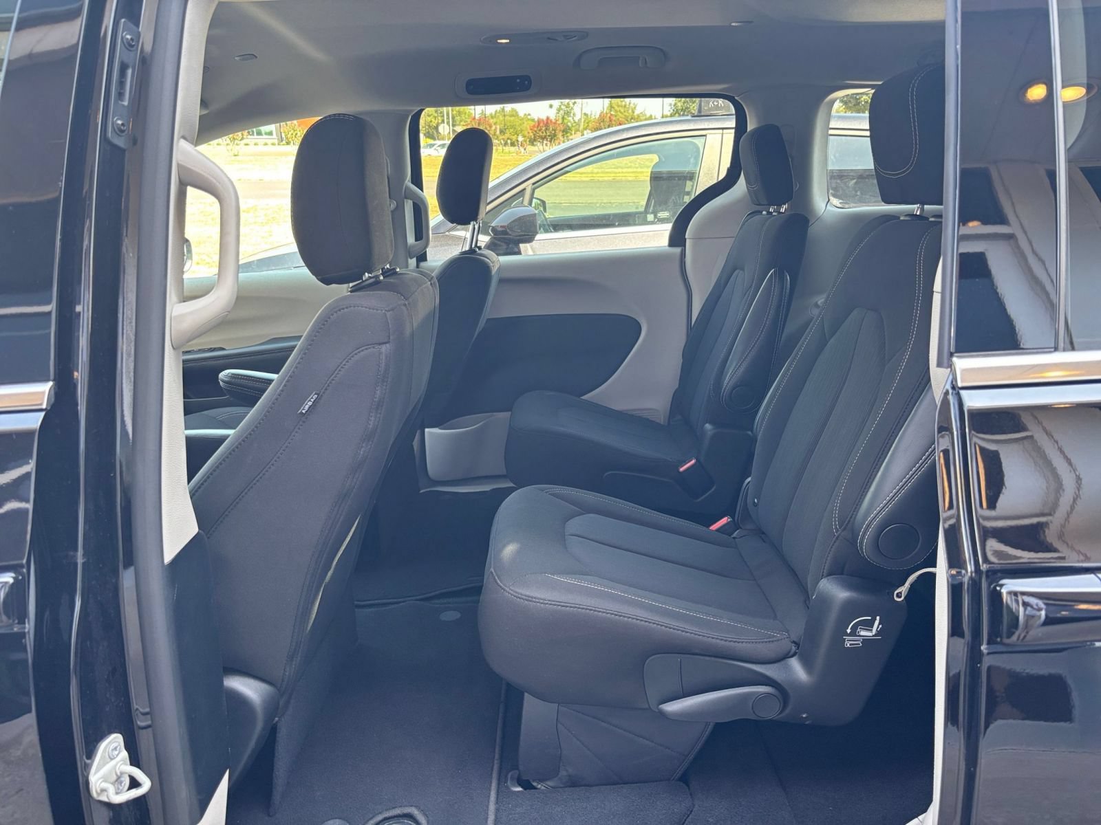 Used 2024 Chrysler Voyager LX FWD image 28