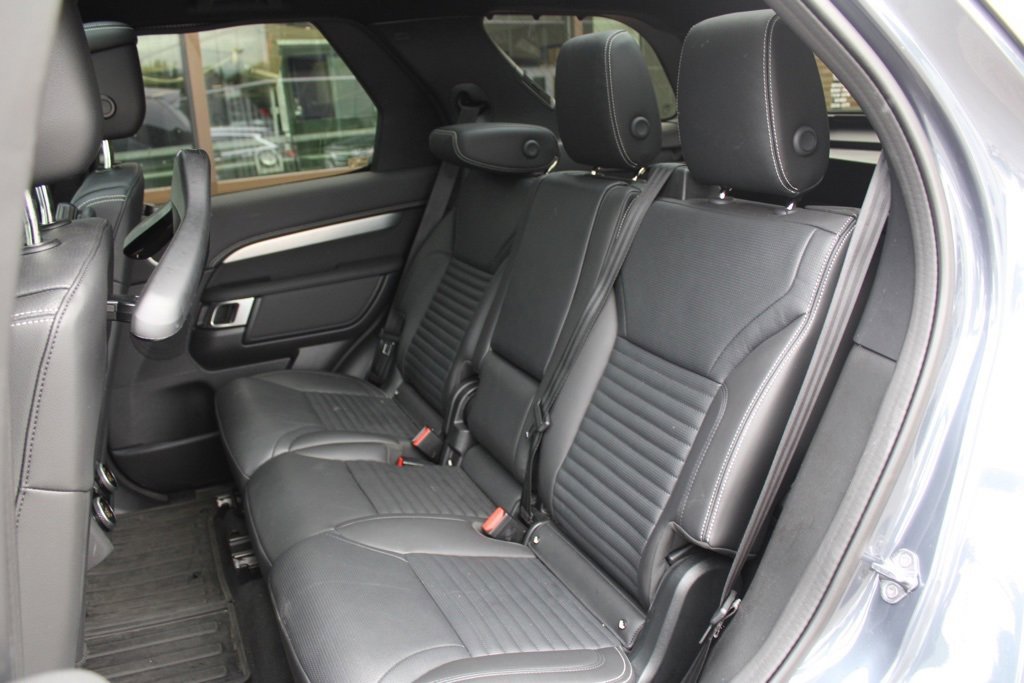 Certified 2025 Land Rover Discovery Dynamic SE image 41