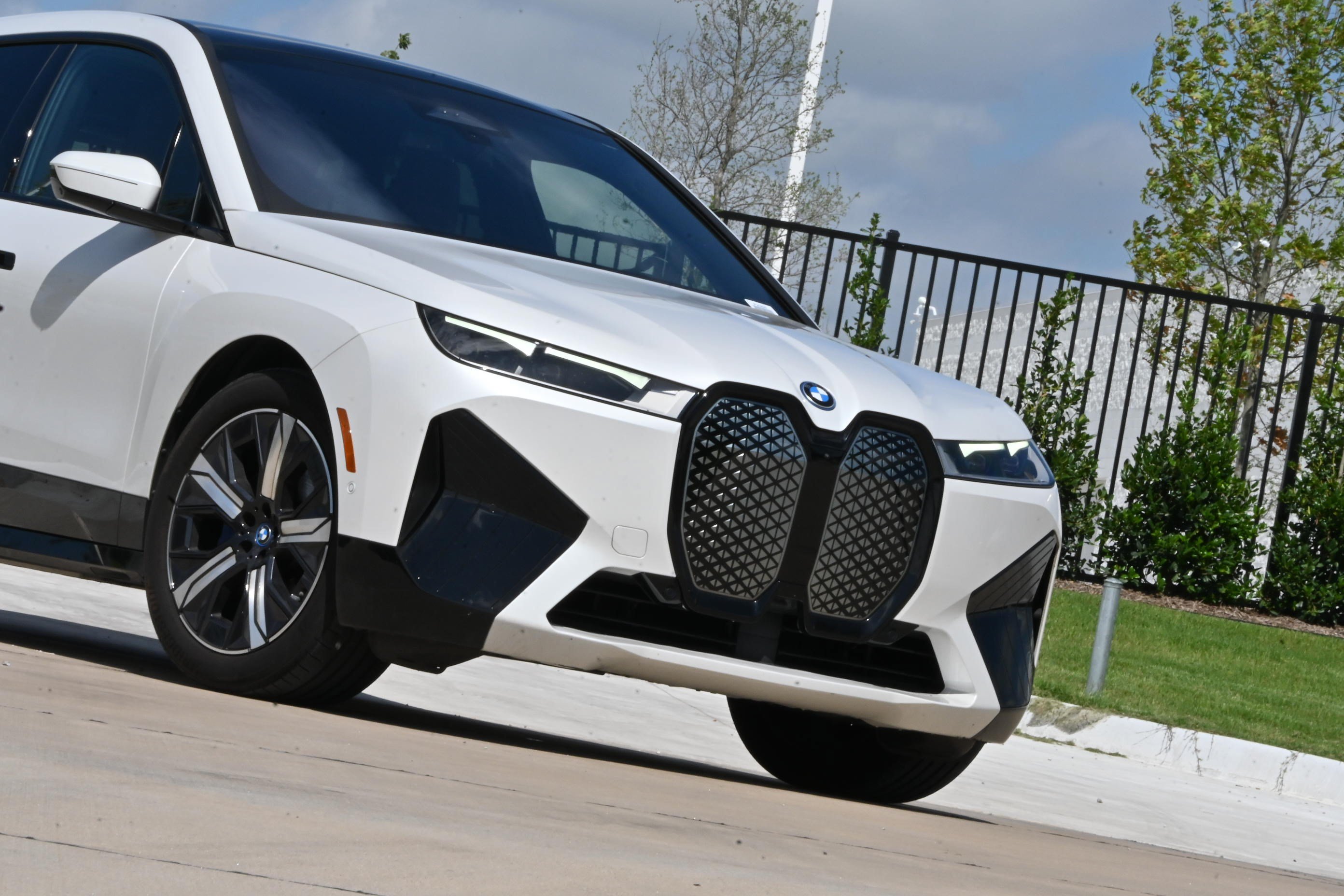 Certified 2023 BMW iX xDrive50 w/ Premium Package AWD/4WD image 40