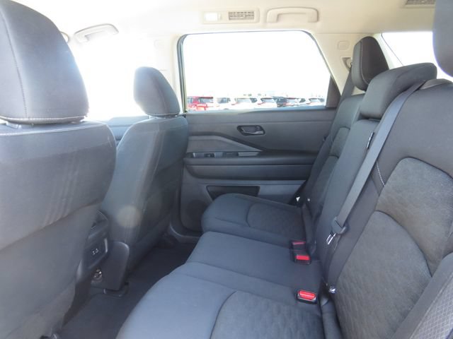 Used 2023 Nissan Pathfinder S AWD/4WD image 14