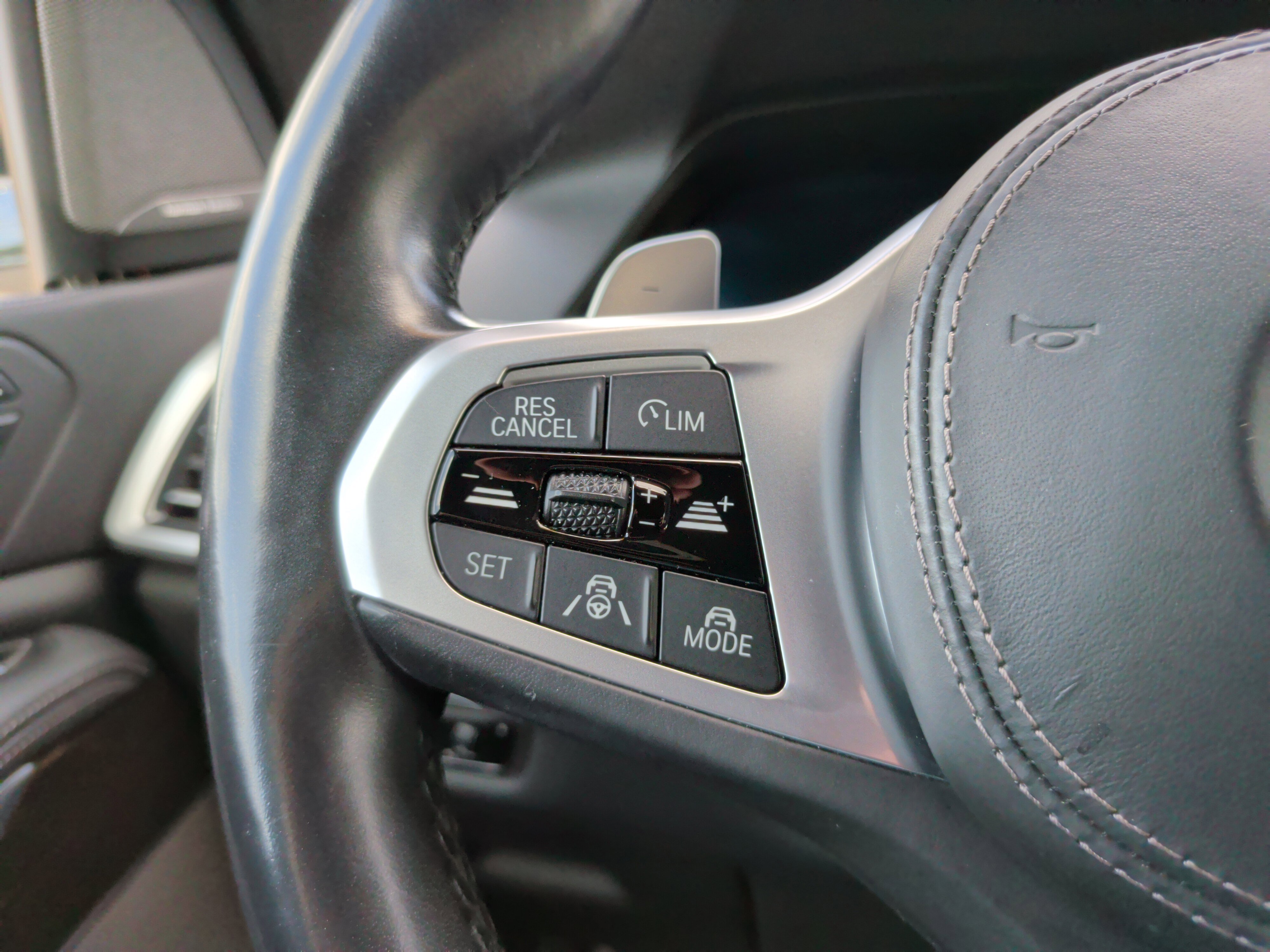 Used 2021 BMW X7 M50i w/ Dynamic Handling Package image 21