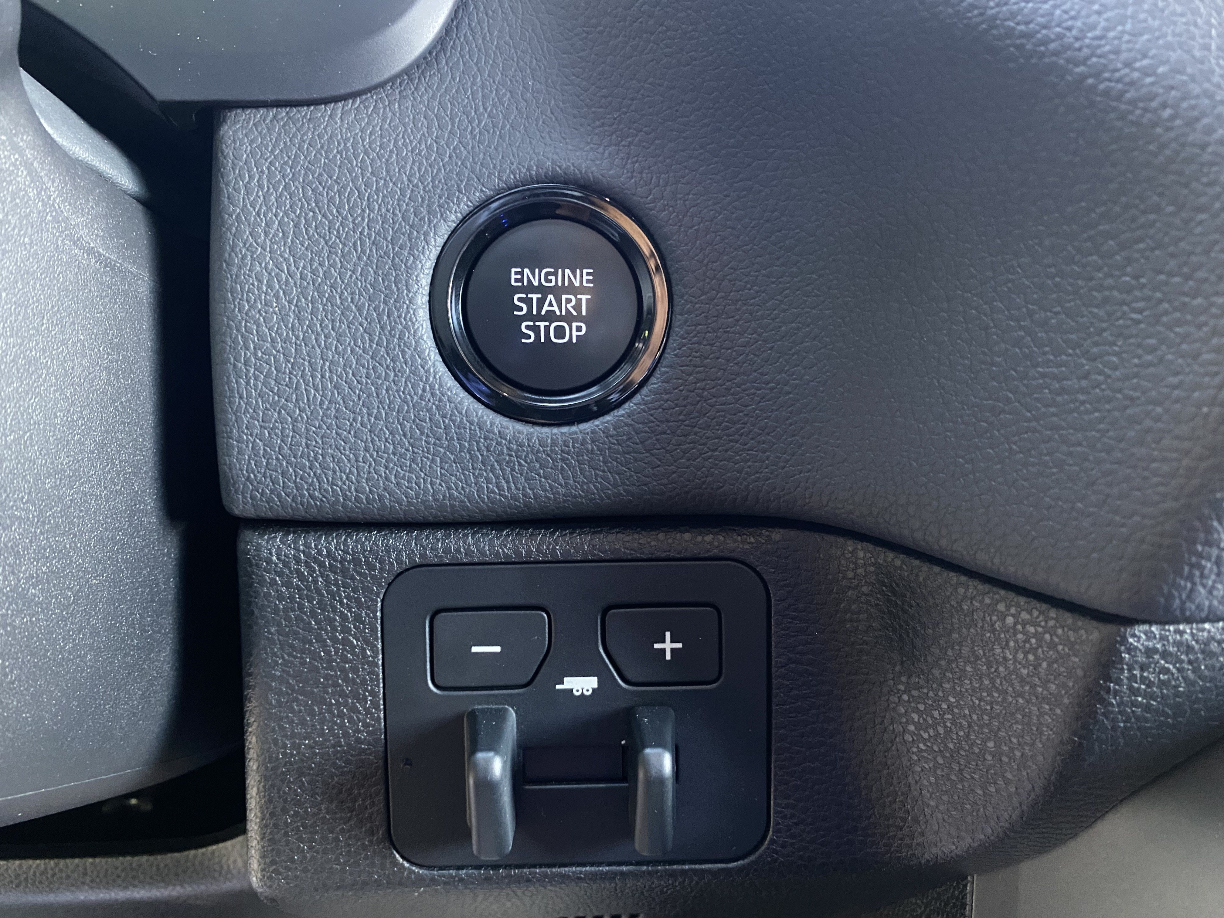 Used 2025 Toyota Tundra Limited AWD/4WD image 27