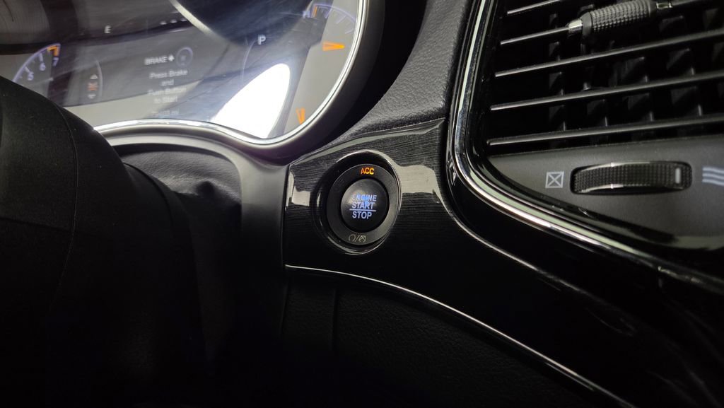 Used 2019 Jeep Grand Cherokee Trailhawk w/ Trailhawk Luxury Group AWD/4WD image 22