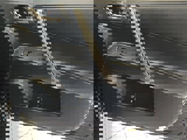 Used 2010 Toyota Highlander SE image 3