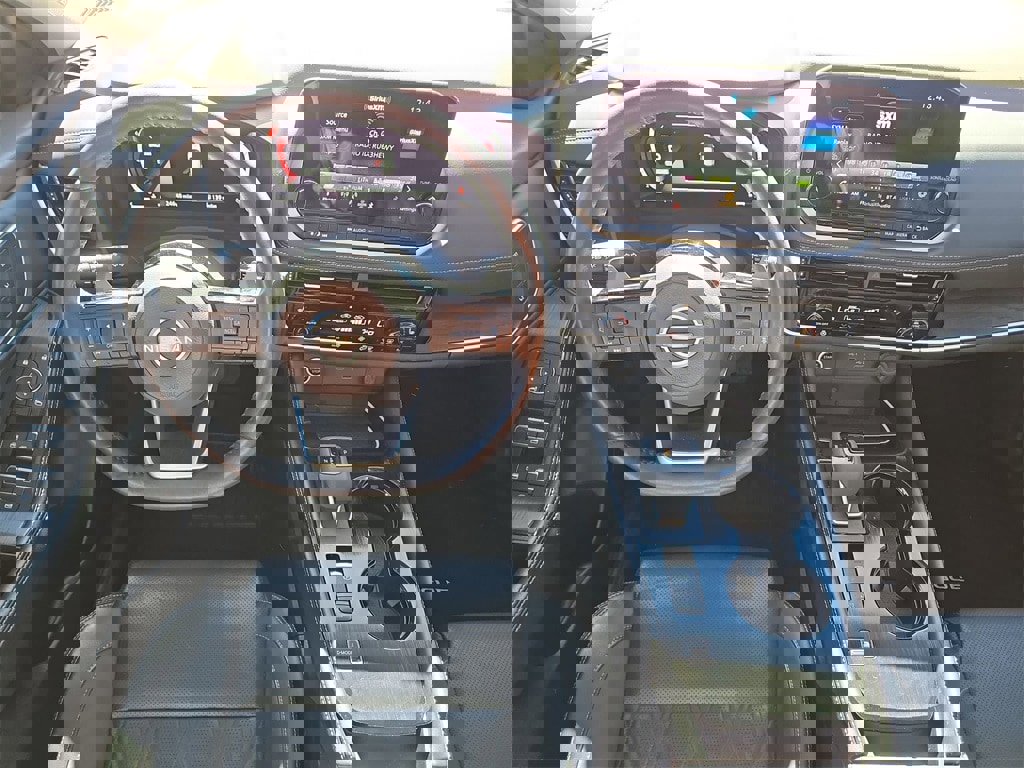 Used 2023 Nissan Rogue Platinum w/ Platinum Premium Package image 14