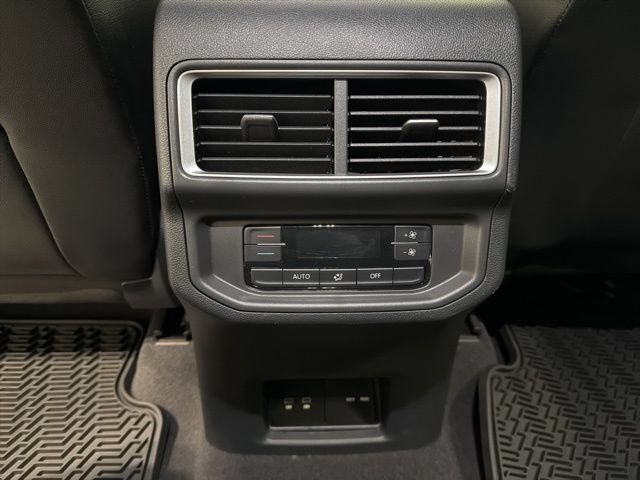 Used 2024 Volkswagen Atlas SE AWD/4WD image 28
