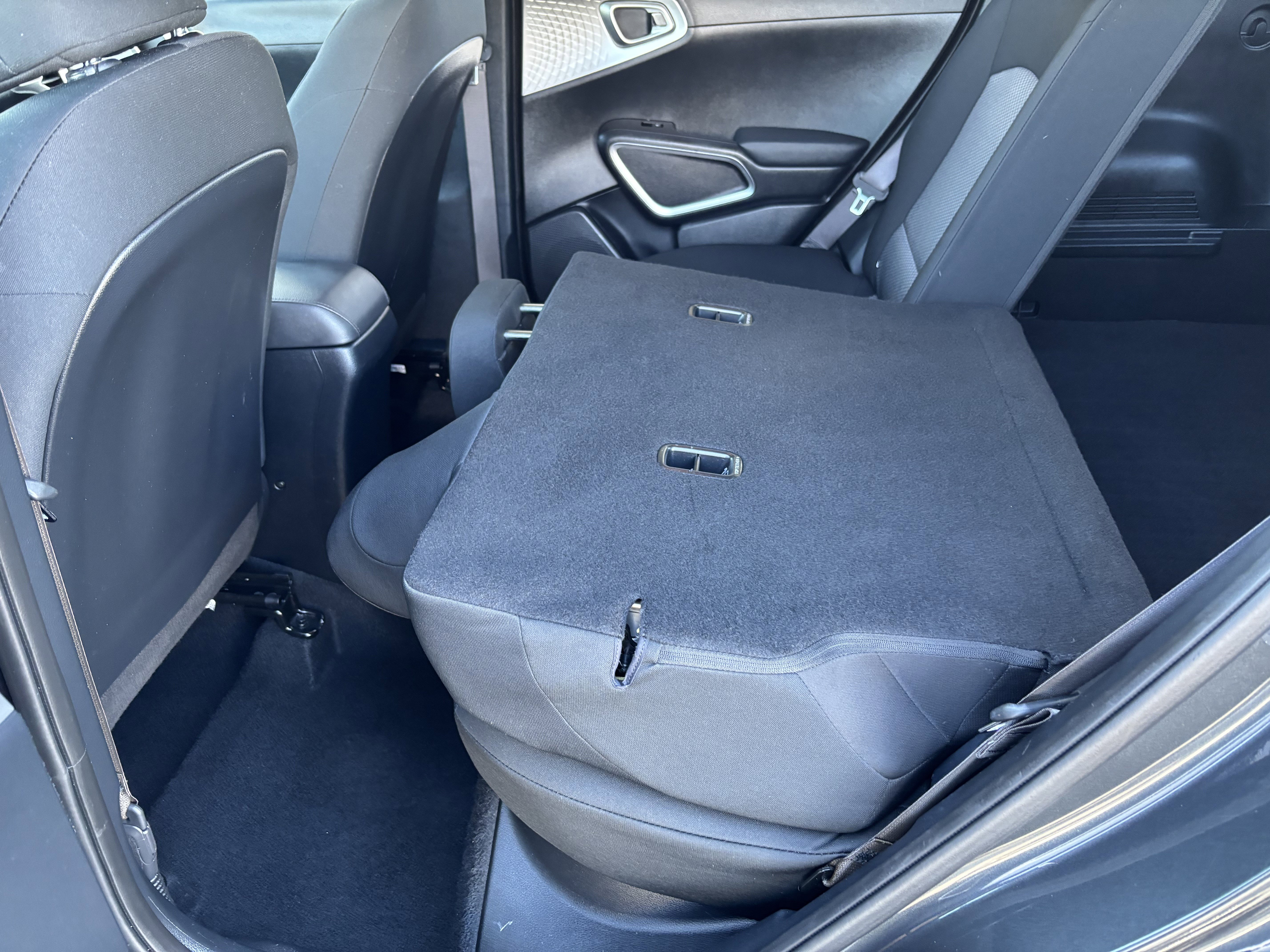 Used 2025 Kia Soul LX w/ LX Technology Package FWD image 24