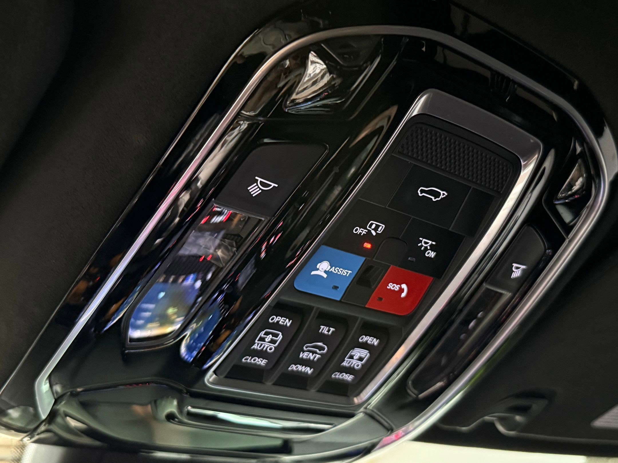 Used 2024 Jeep Grand Wagoneer Series III w/ HD Trailer Tow Package image 40