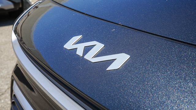Used 2025 Kia Niro EX FWD image 8