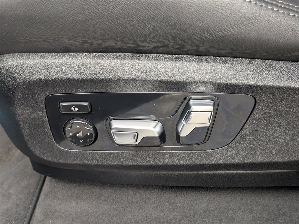 Used 2025 BMW X5 M Competition w/ Executive Package image 20