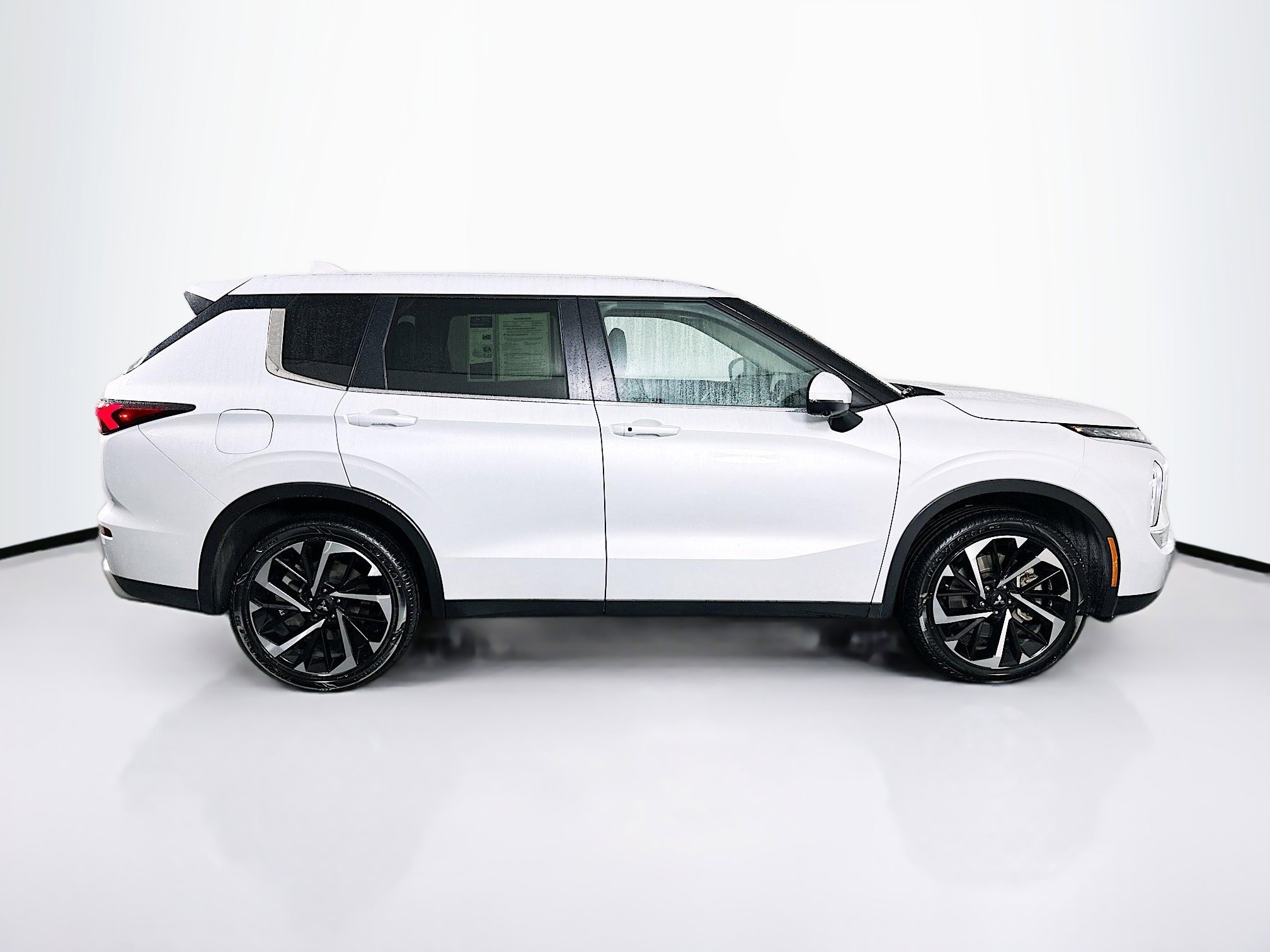 Used 2024 Mitsubishi Outlander SE image 10