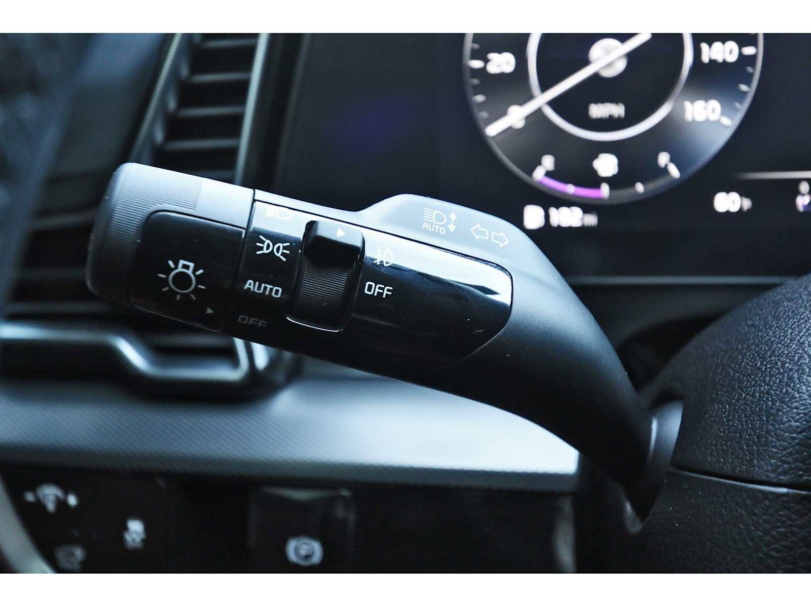 Used 2025 Kia Sportage SX image 17