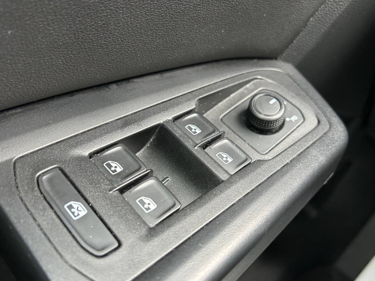 Used 2020 Volkswagen Atlas Cross Sport SE image 27