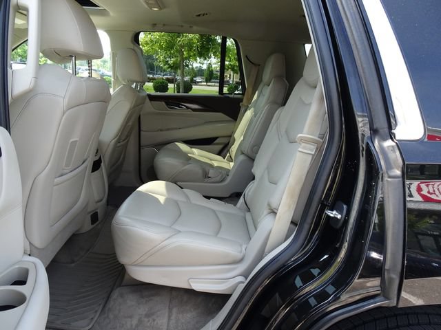 Used 2017 Cadillac Escalade Luxury AWD/4WD image 15