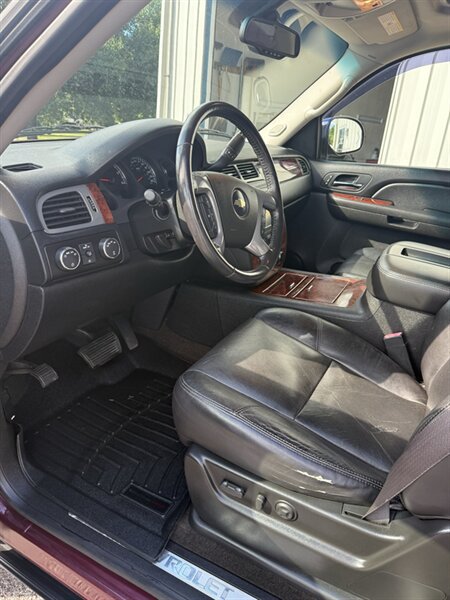 Used 2009 Chevrolet Avalanche LTZ AWD/4WD image 16
