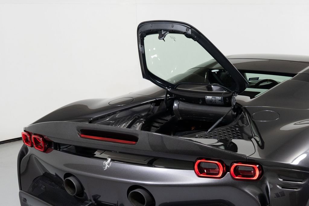 Used 2022 Ferrari SF90 Spider image 17