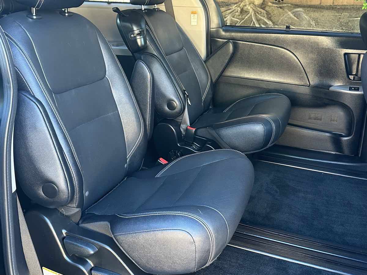 Used 2017 Toyota Sienna SE w/ SE Preferred Package FWD image 21
