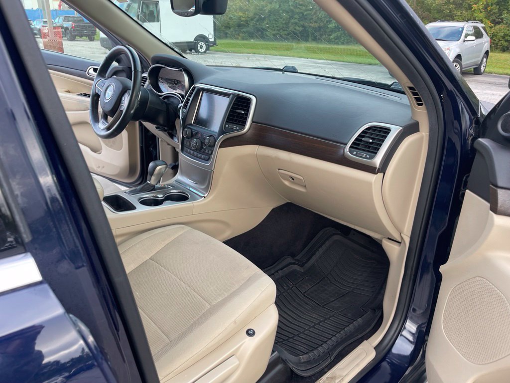 Used 2017 Jeep Grand Cherokee Laredo w/ Quick Order Package 23E AWD/4WD image 18