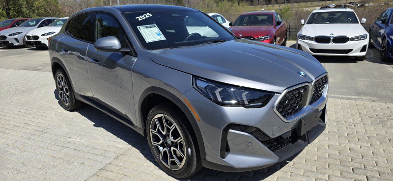 Certified 2025 BMW X2 xDrive28i w/ Premium Package image 3