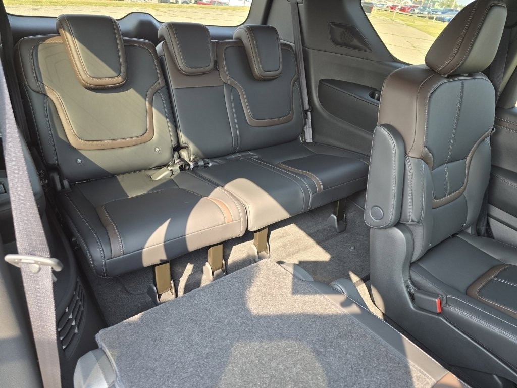 New 2025 Nissan Armada SL w/ Captain's Chari Seat Package image 12