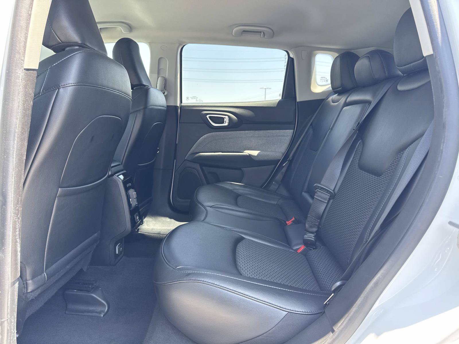 Used 2022 Jeep Compass Latitude FWD image 27