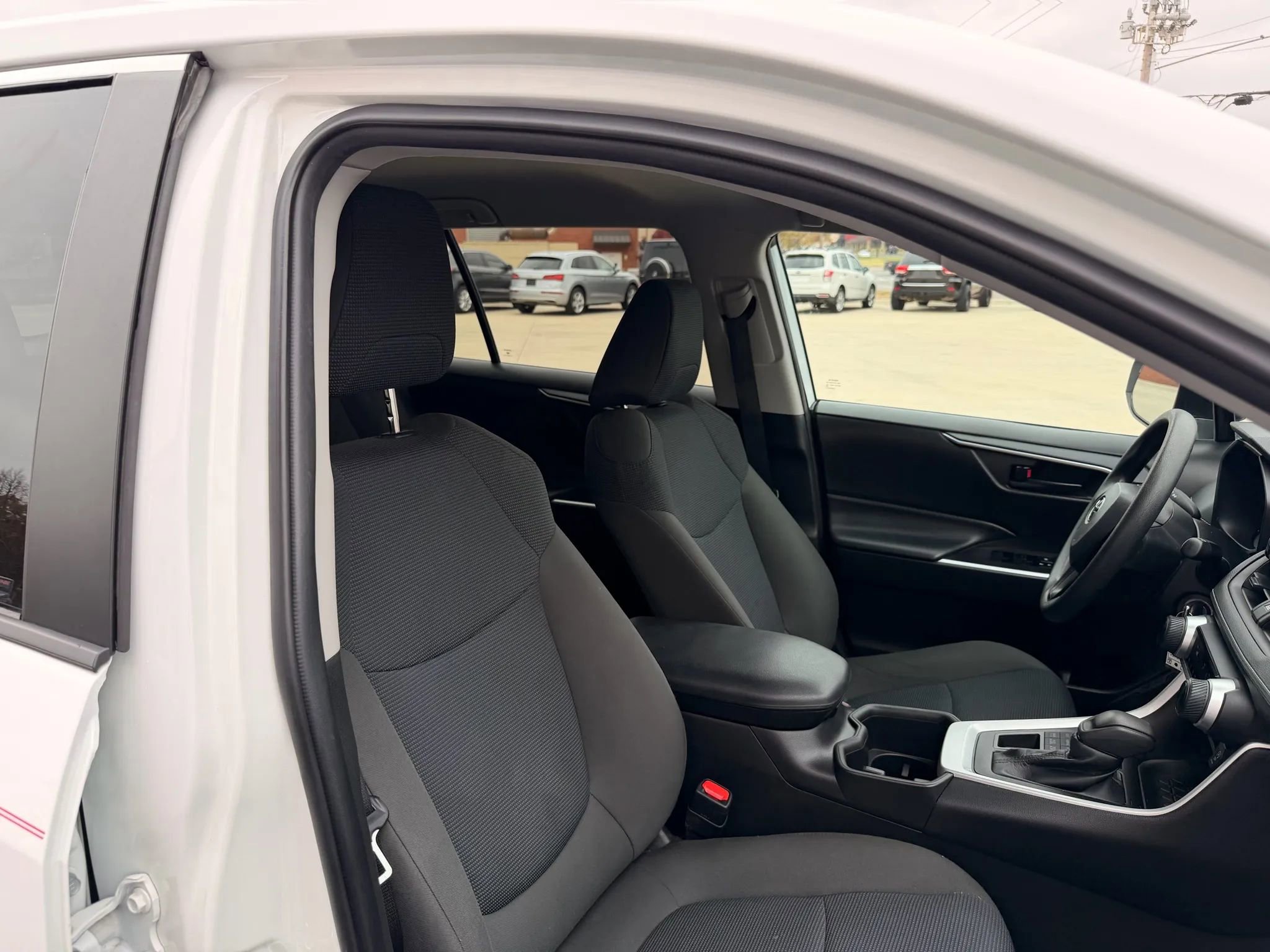 Used 2022 Toyota RAV4 LE w/ Carpet Mat Package (TMS) image 28