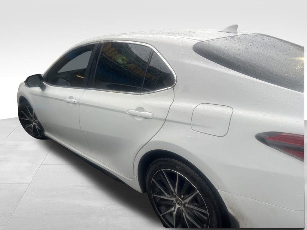 Used 2022 Toyota Camry SE w/ Cold Weather Package image 29