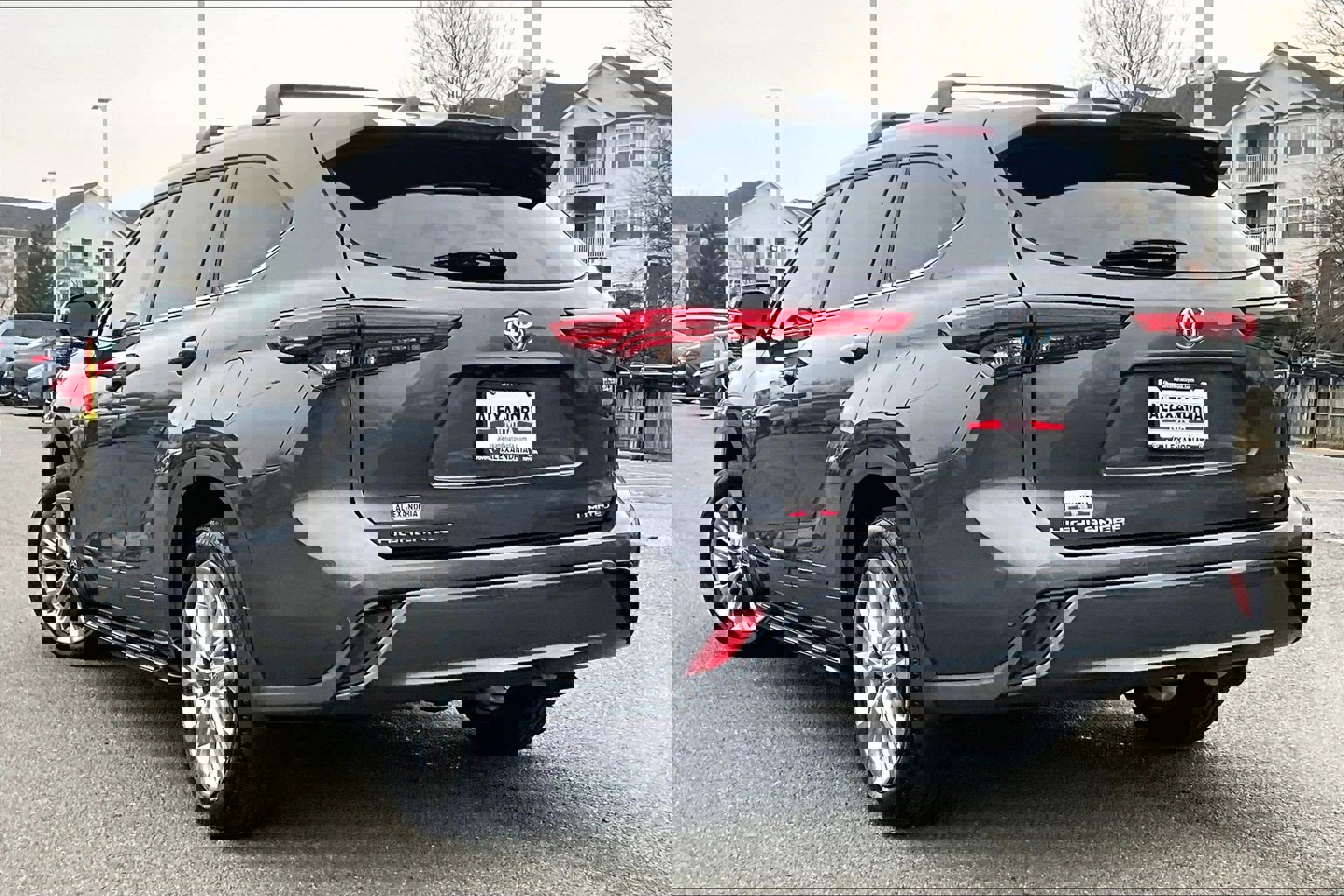 Used 2023 Toyota Highlander Limited image 11