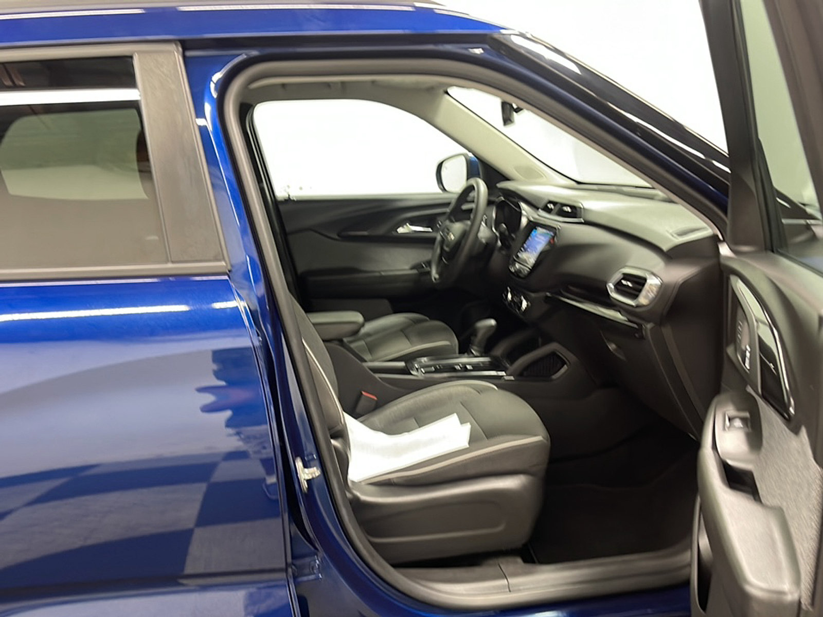 Used 2022 Chevrolet TrailBlazer LT w/ Convenience Package AWD/4WD image 22