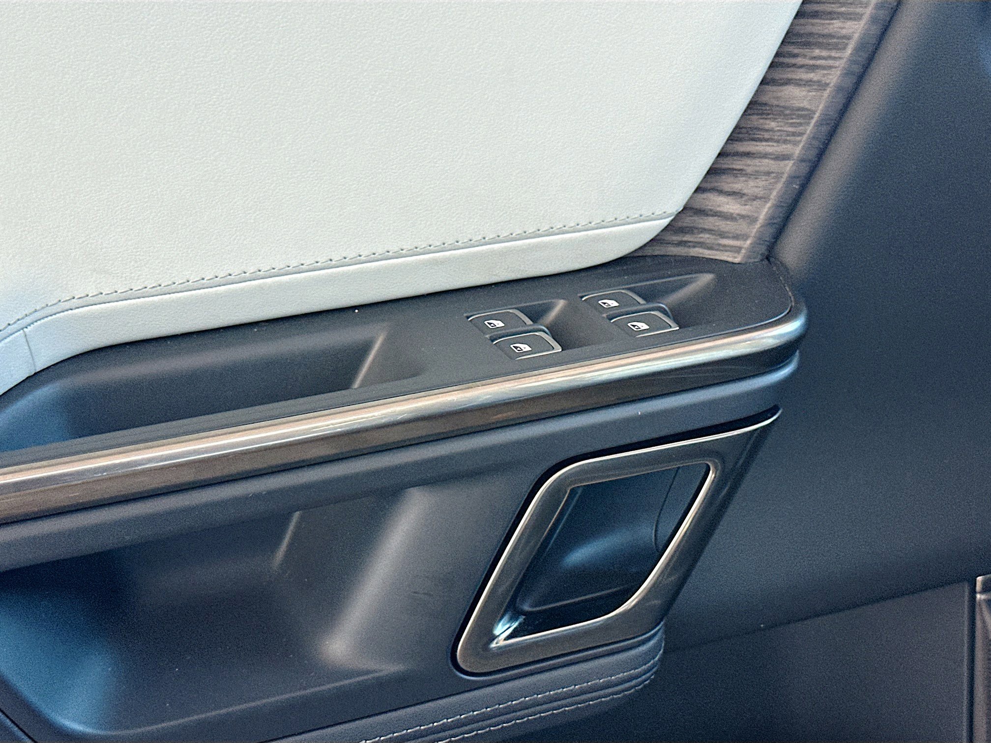 Used 2023 Rivian R1S Adventure image 17