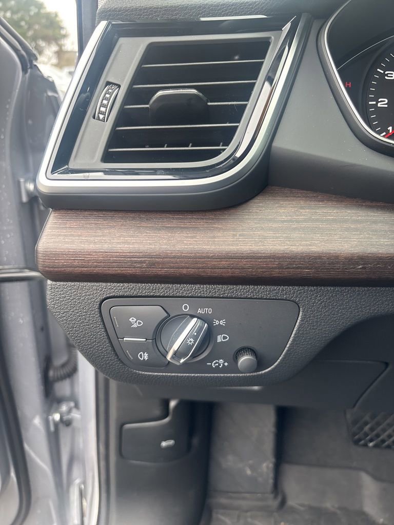 Used 2024 Audi Q5 2.0T Premium image 12