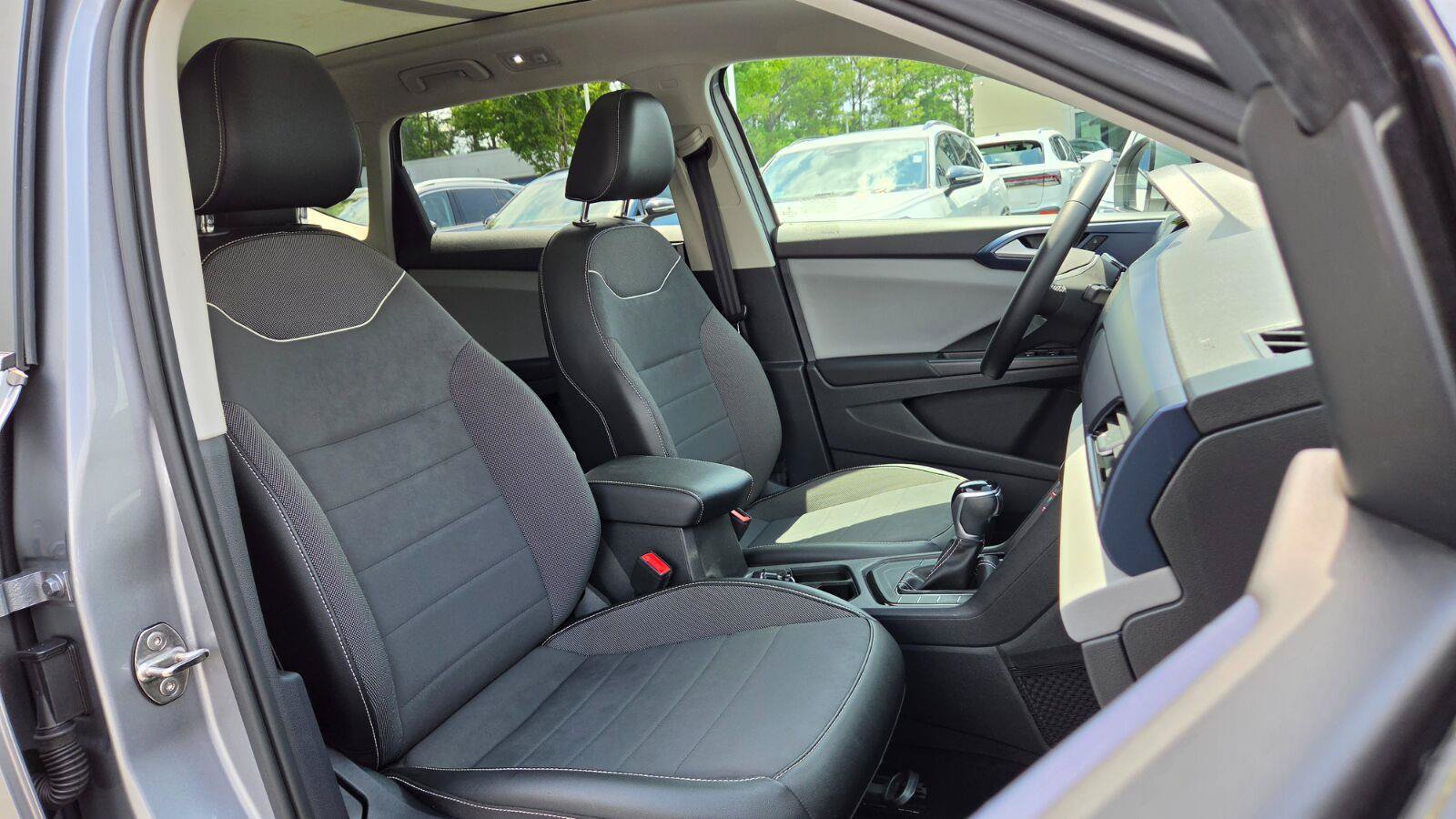 Certified 2023 Volkswagen Taos SE w/ Panoramic Sunroof Package FWD image 52
