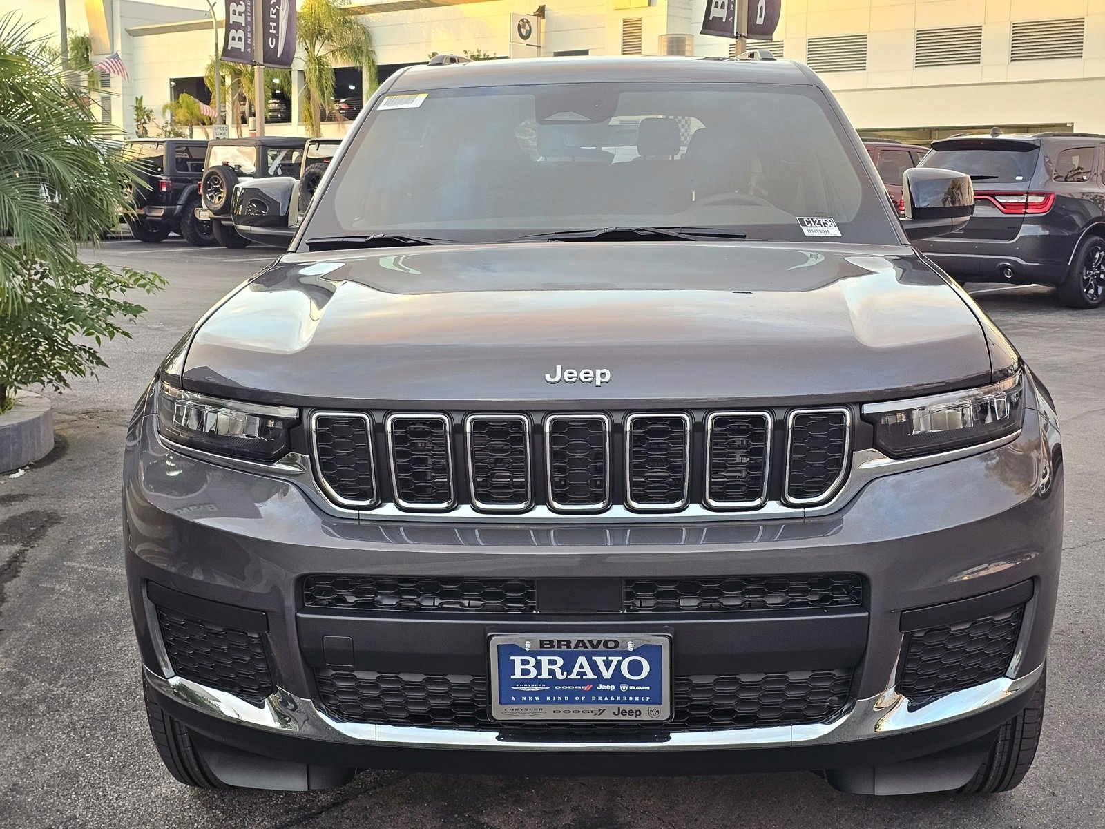 New 2025 Jeep Grand Cherokee L Laredo image 2