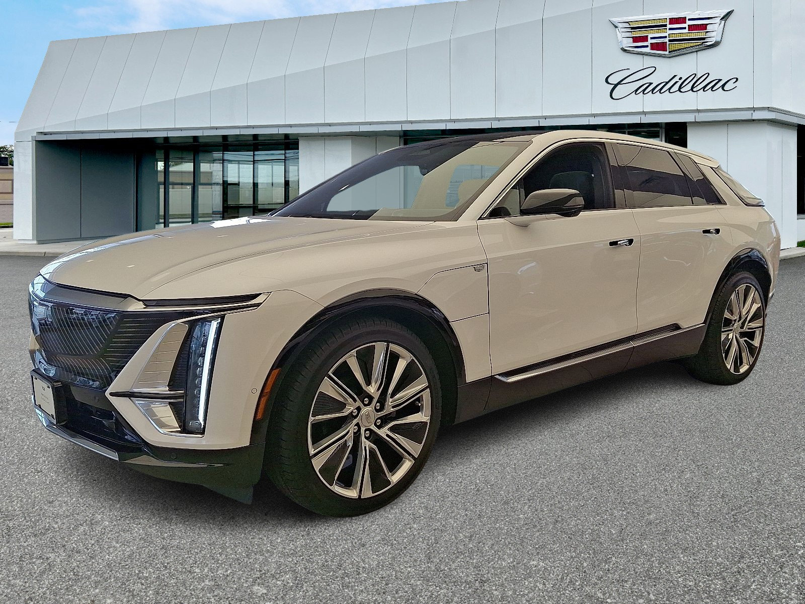Used 2025 Cadillac Lyriq Luxury AWD/4WD image 3