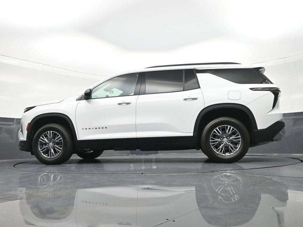 Used 2025 Chevrolet Traverse LT FWD image 26