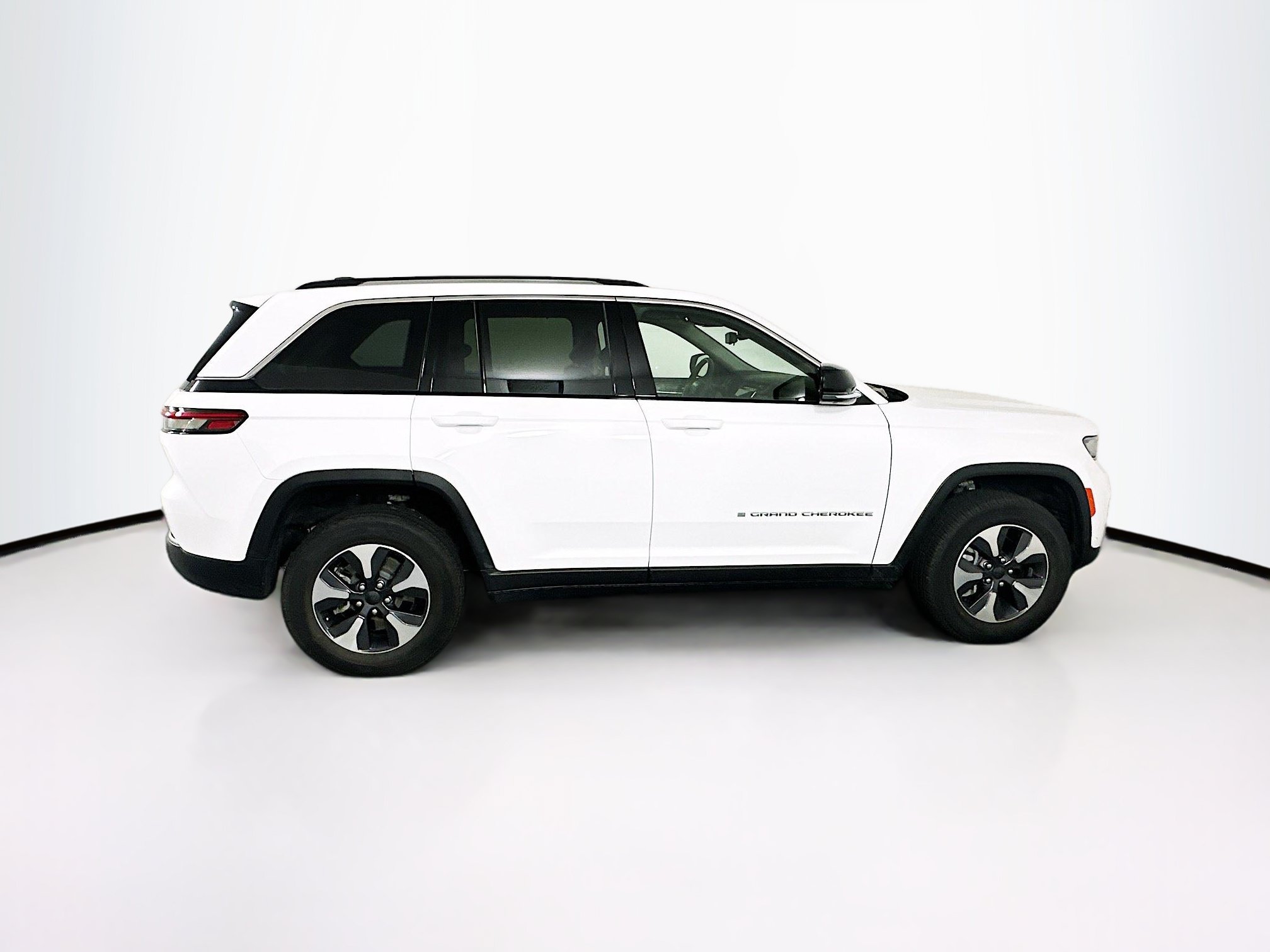 Used 2022 Jeep Grand Cherokee Limited 4xe w/ Luxury Tech Group II AWD/4WD image 10
