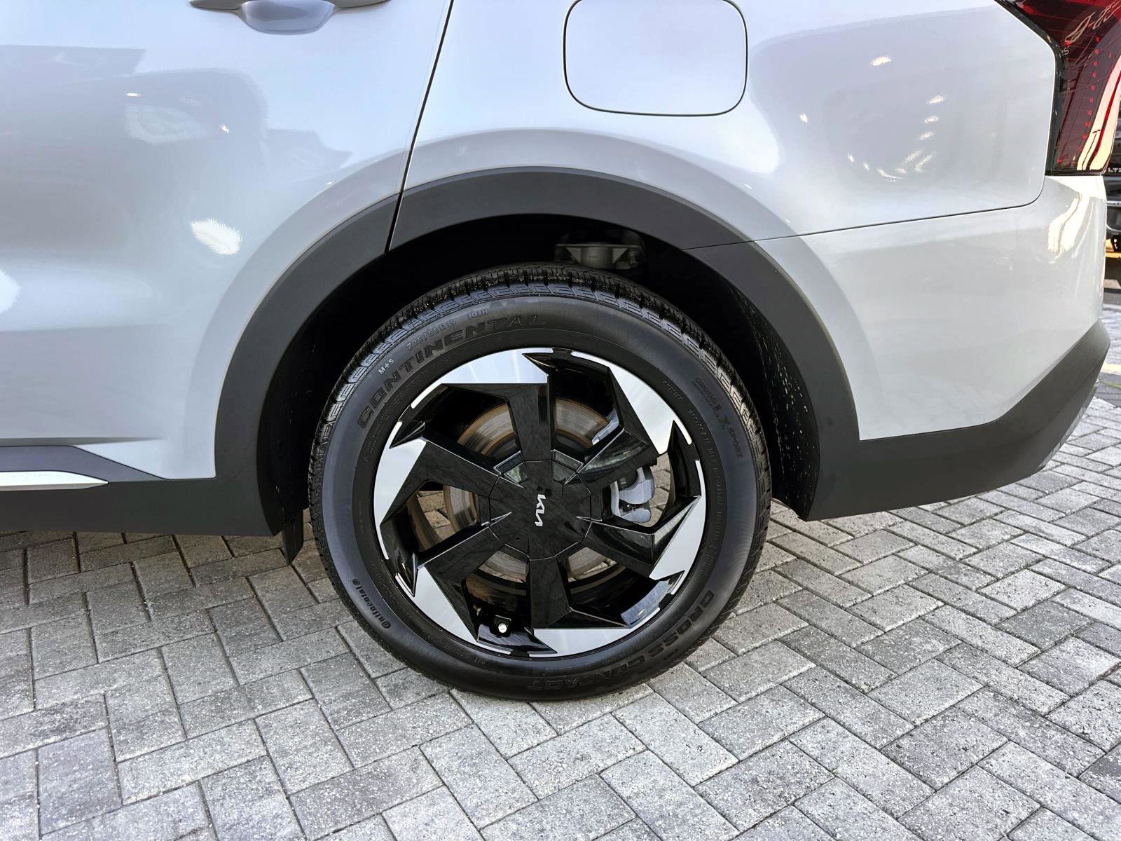 Used 2025 Kia Sorento EX image 11