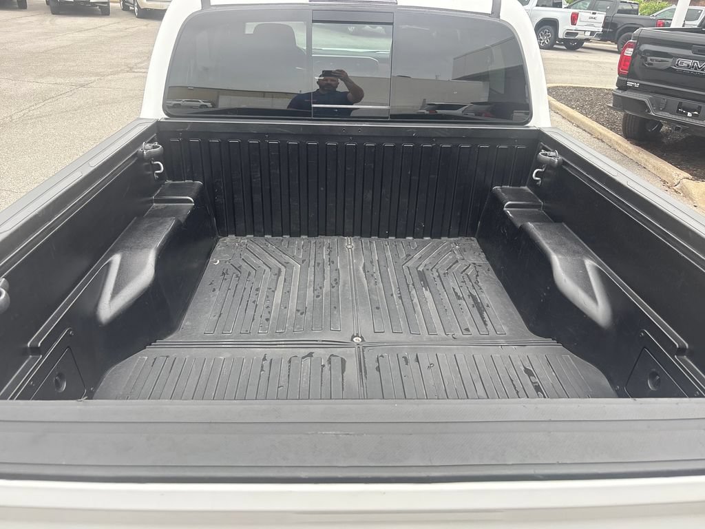 Used 2018 Toyota Tacoma SR5 AWD/4WD image 26