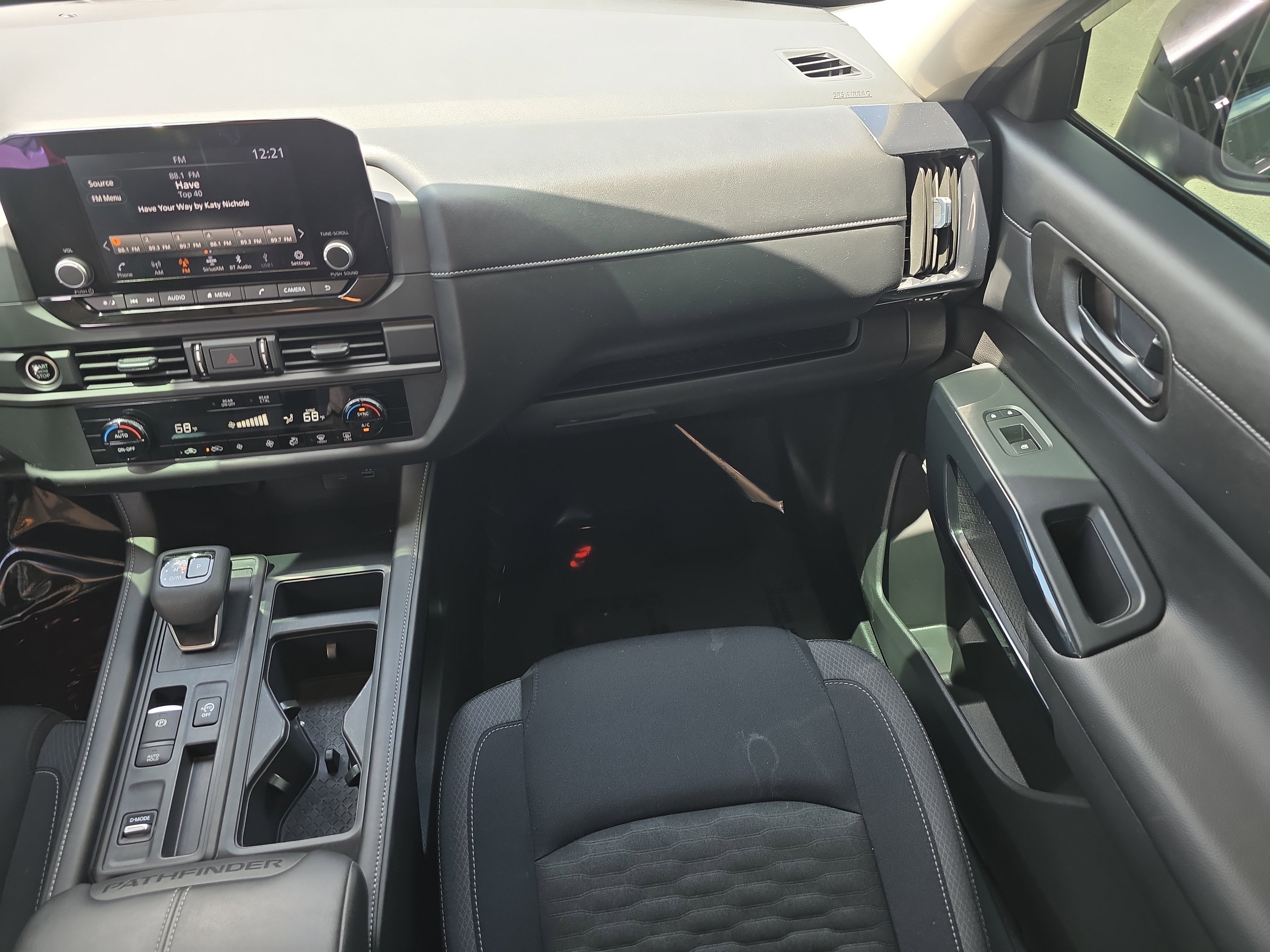 Used 2024 Nissan Pathfinder S image 21