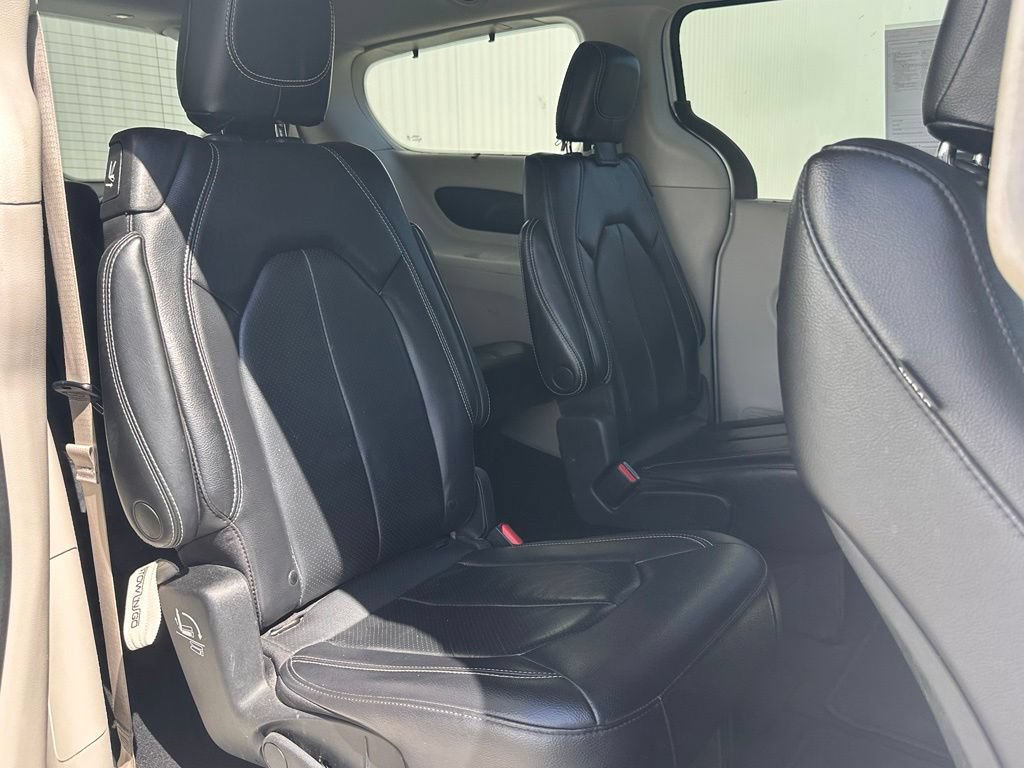 Used 2022 Chrysler Pacifica Touring-L FWD image 25
